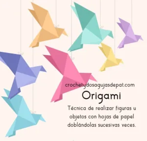 grullas de varios colores hechas en papel con técnica origami